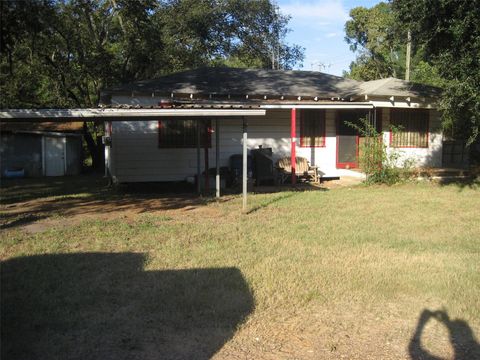 Photo of 108 County Road 2122, Crockett, TX 75835 (MLS # 70190677) Photo of 108 County Road 2122, Crockett, TX 75835 (MLS # 70190677)