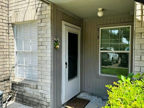 Photo of 9700 Leawood Boulevard #2115, Houston, TX 77099 (MLS # 96676053)