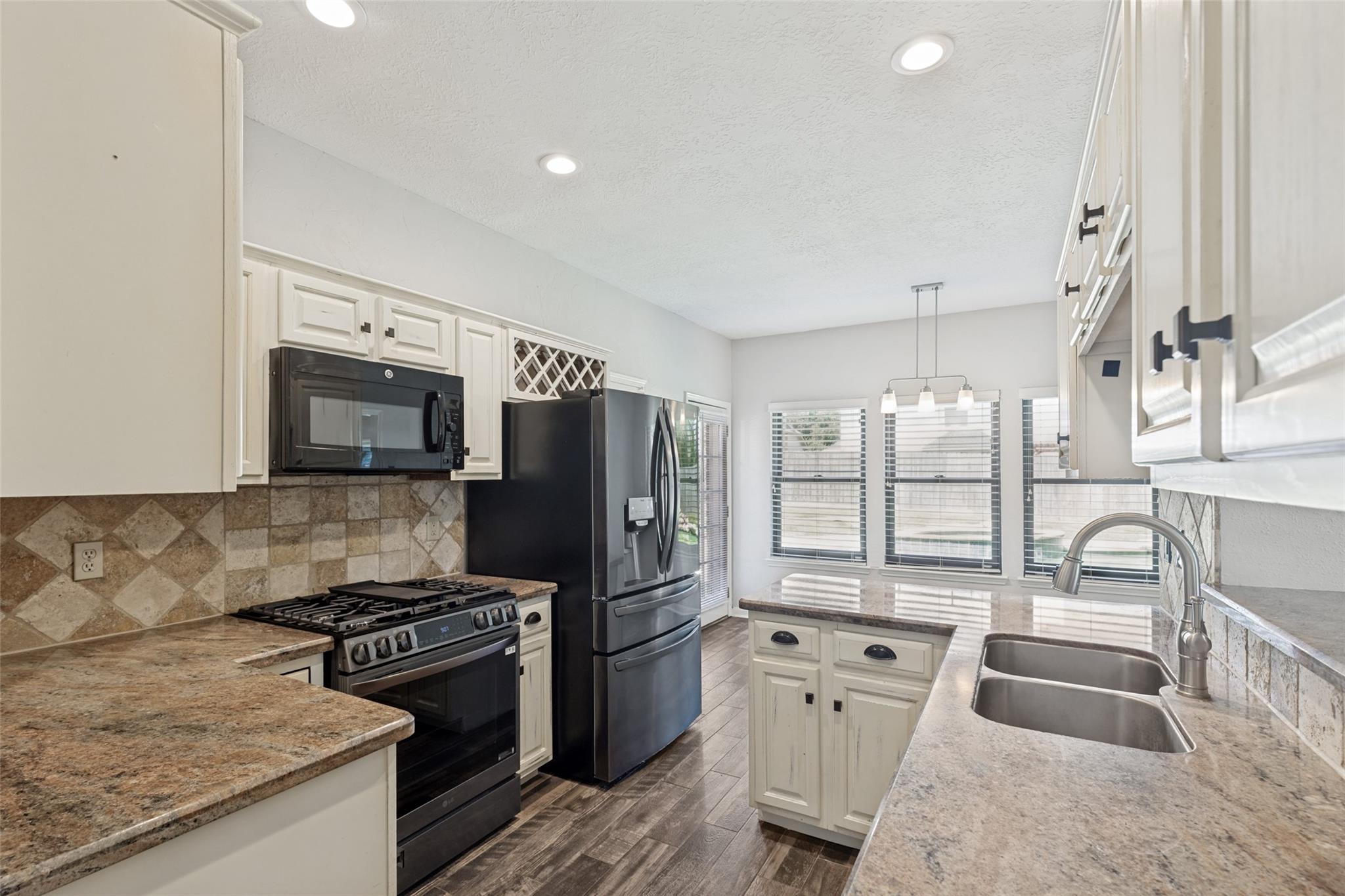 523 Aberdeen Way