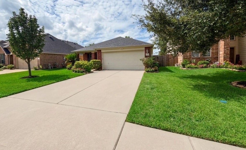 Photo of 21723 Saragosa Pond Lane, Spring, TX 77379 (MLS # 86323182)