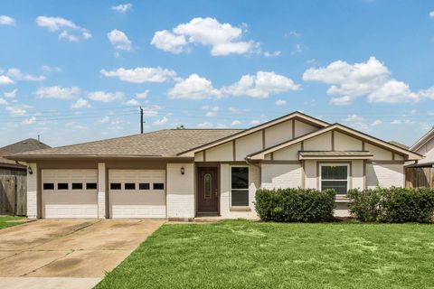 Photo of 13518 Greenbriar Drive, Sugar Land, TX 77498 (MLS # 69236375)