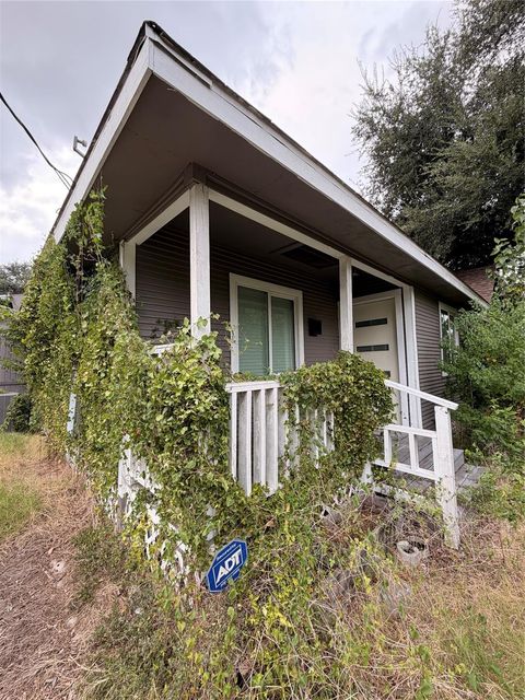 Photo of 4211 Rogers Street, Houston, TX 77022 (MLS # 22592776)