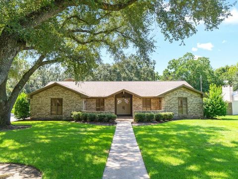 Homes For Sale - 2624 Oak Drive Drive<br/> Matagorda County, Bay City, TX 77414