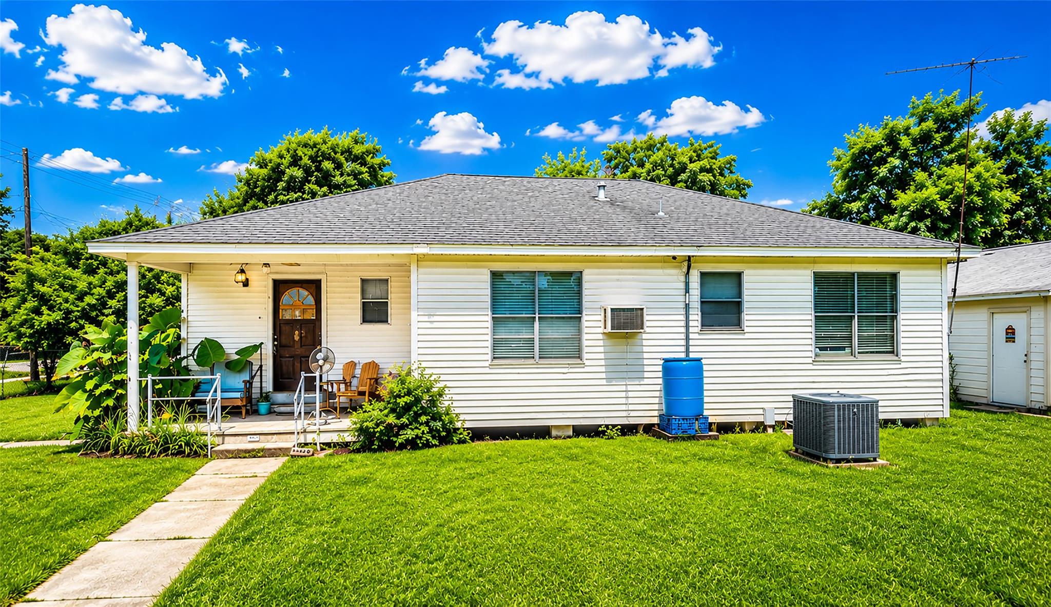 406 W Donovan Street
