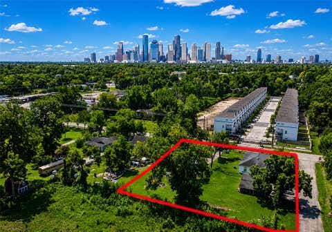 Photo of 406 W Donovan Street, Houston, TX 77091 (MLS # 87992915)