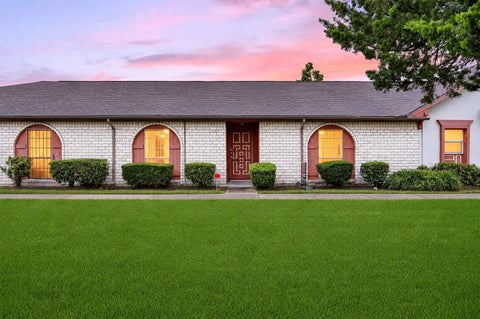 Photo of 12223 Sharpview Drive, Houston, TX 77072 (MLS # 54422041)