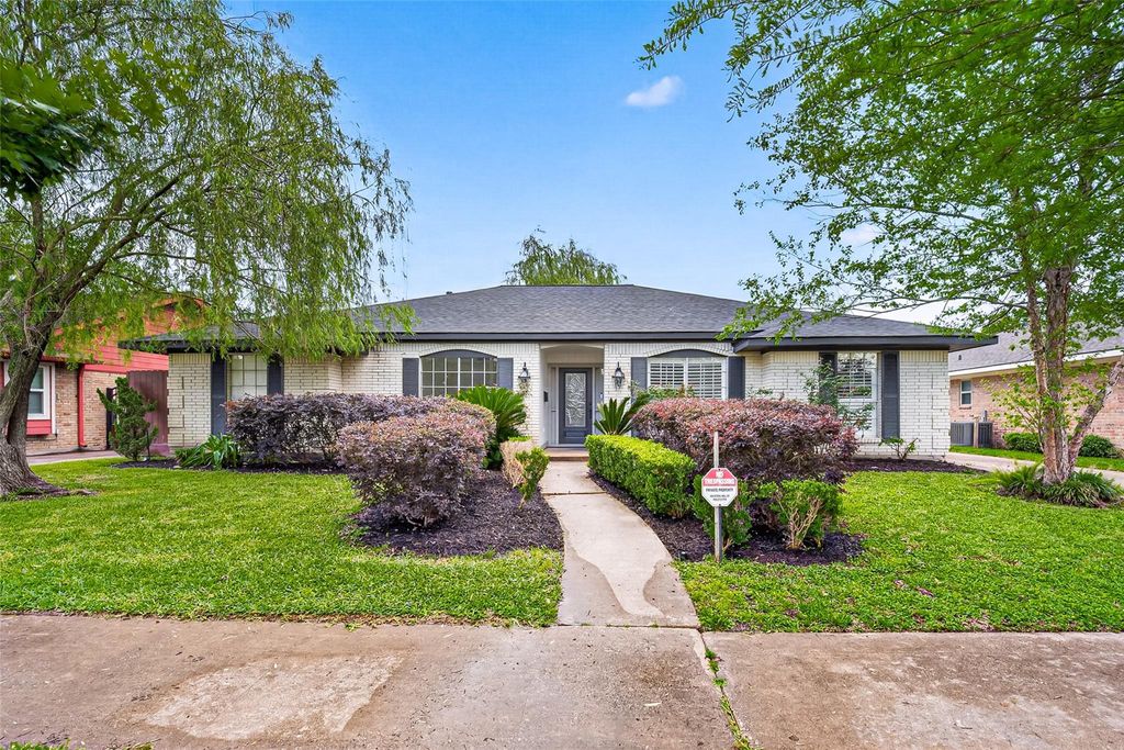 Photo of 7615 Braesdale Lane, Houston, TX 77071 (MLS # 18952275)