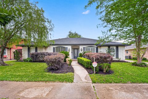 Photo of 7615 Braesdale Lane, Houston, TX 77071 (MLS # 18952275)