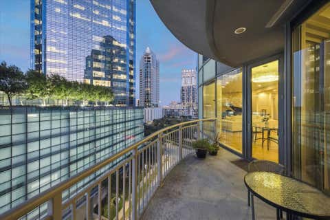 Condo For Sale - 1600 Post Oak Boulevard #802<br/> Houston, TX 77056