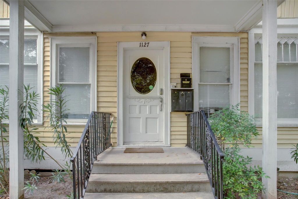 Photo of 1127 Yale Street #C, Houston, TX 77008 (MLS # 30172255)