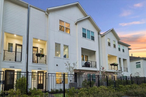 Photo of 6346 Paddington Bend Drive, Houston, TX 77008 (MLS # 31897316)