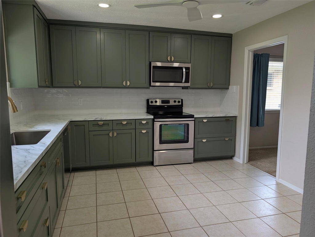Photo of 16830 Carrack Turn Drive, Friendswood, TX 77546 (MLS # 82043738)