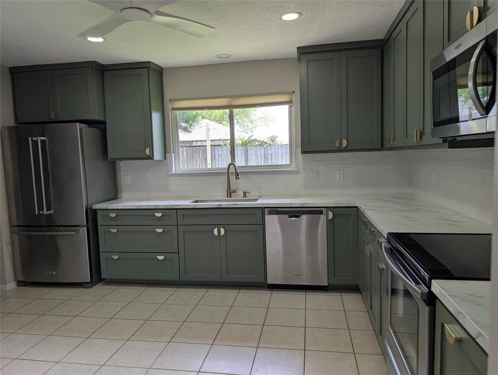 Photo of 16830 Carrack Turn Drive, Friendswood, TX 77546 (MLS # 82043738)