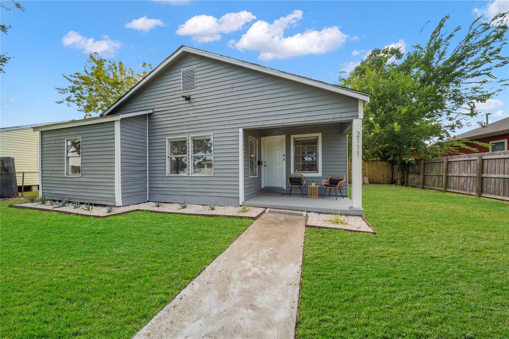 Photo of 2111 8th Avenue N, Texas City, TX 77590 (MLS # 83716295)