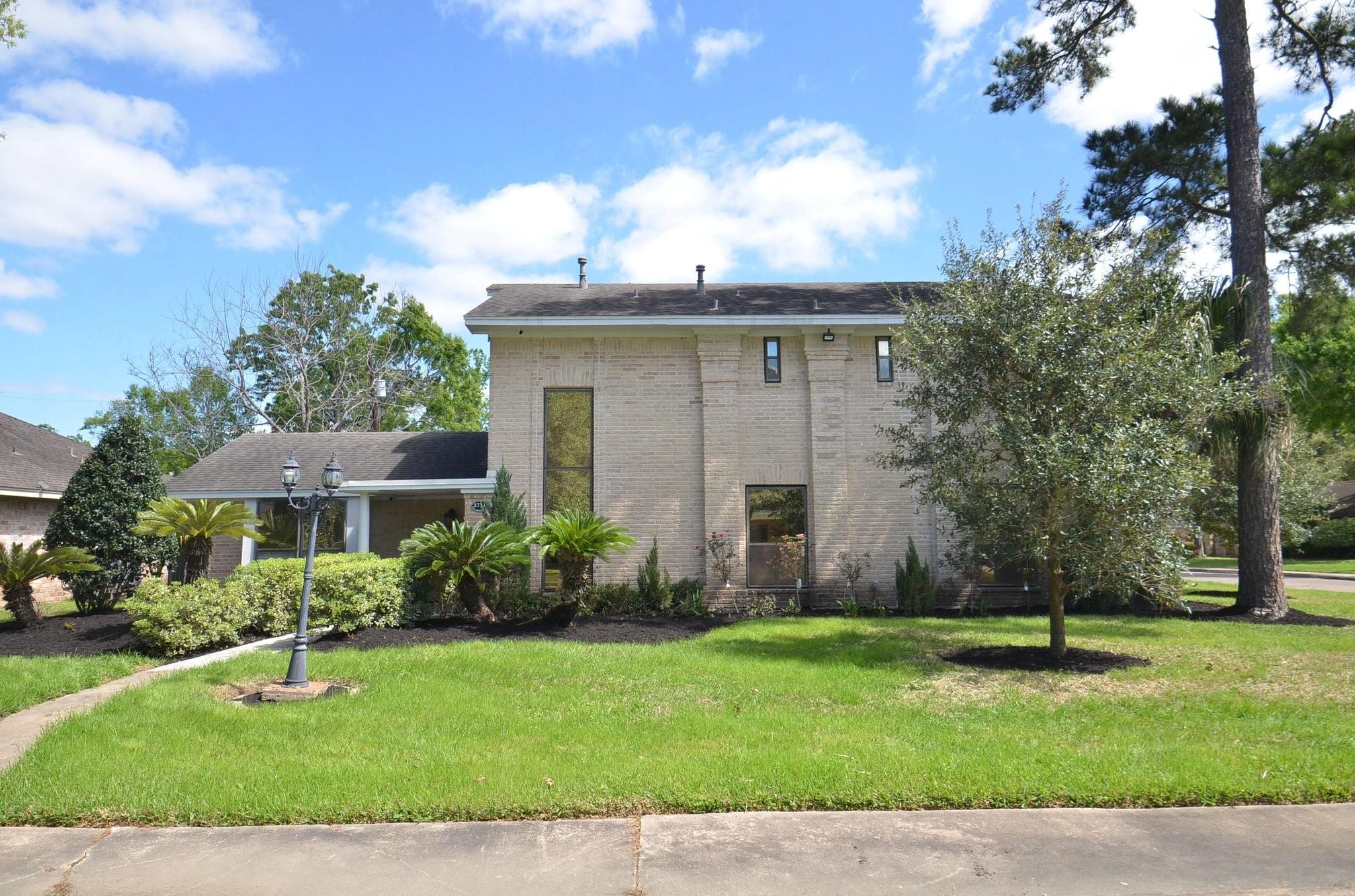 2711 Williamsburg Drive