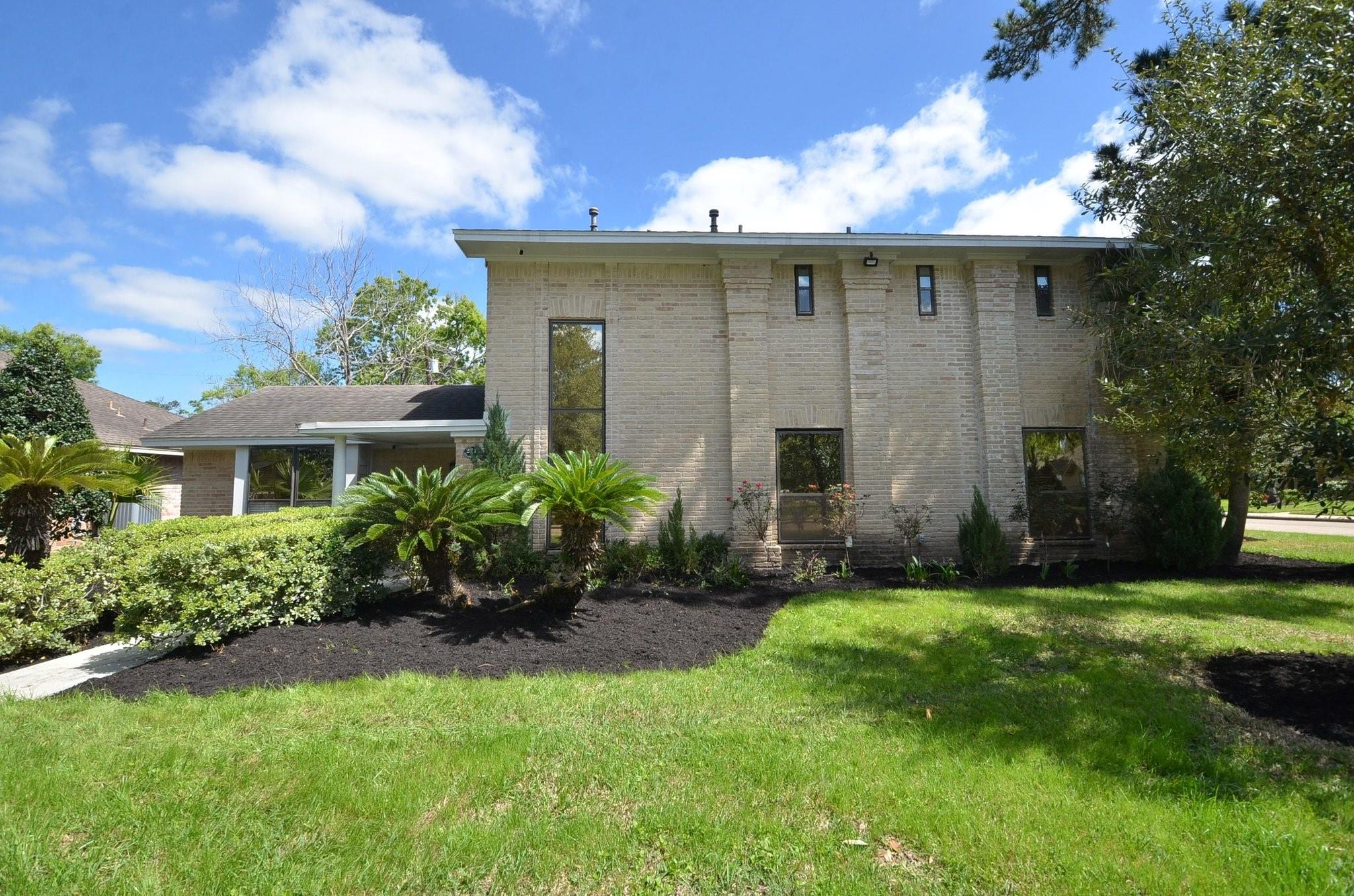 2711 Williamsburg Drive