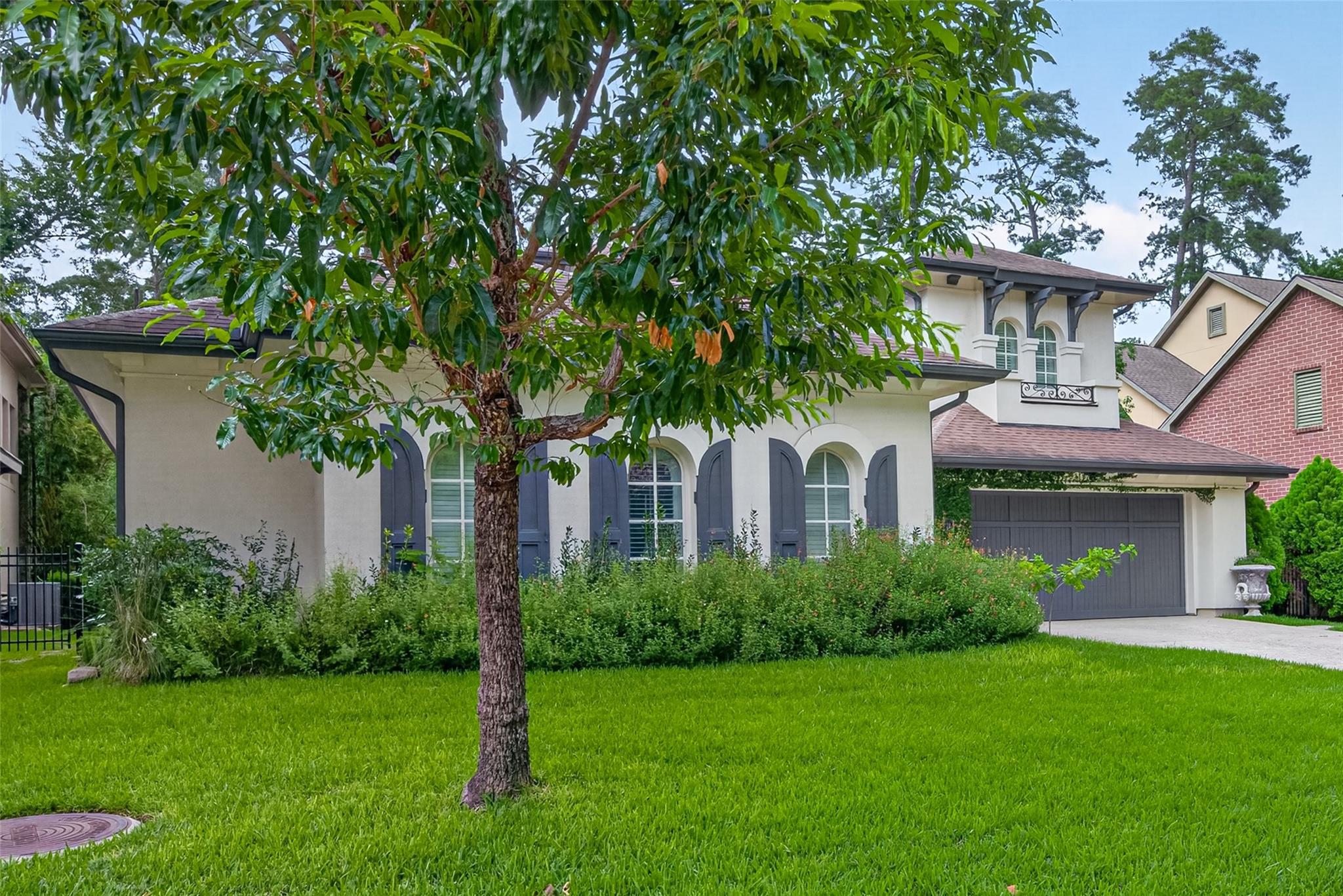 22 Frontenac Way