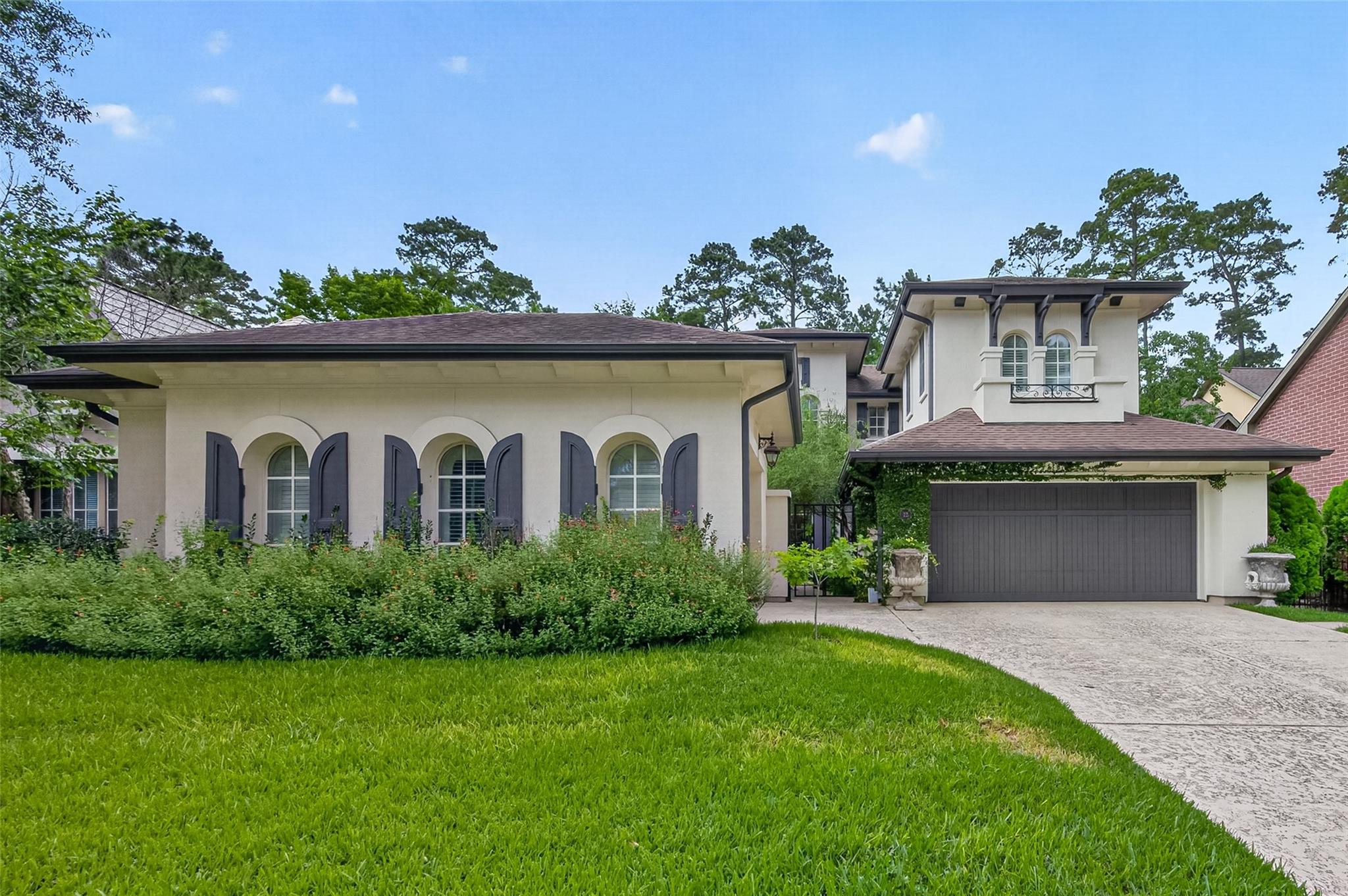 22 Frontenac Way