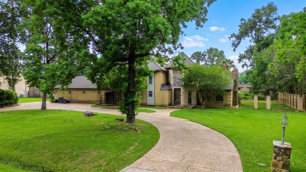Photo of 1107 Southern Hills Road, Houston, TX 77339 (MLS # 95872076)