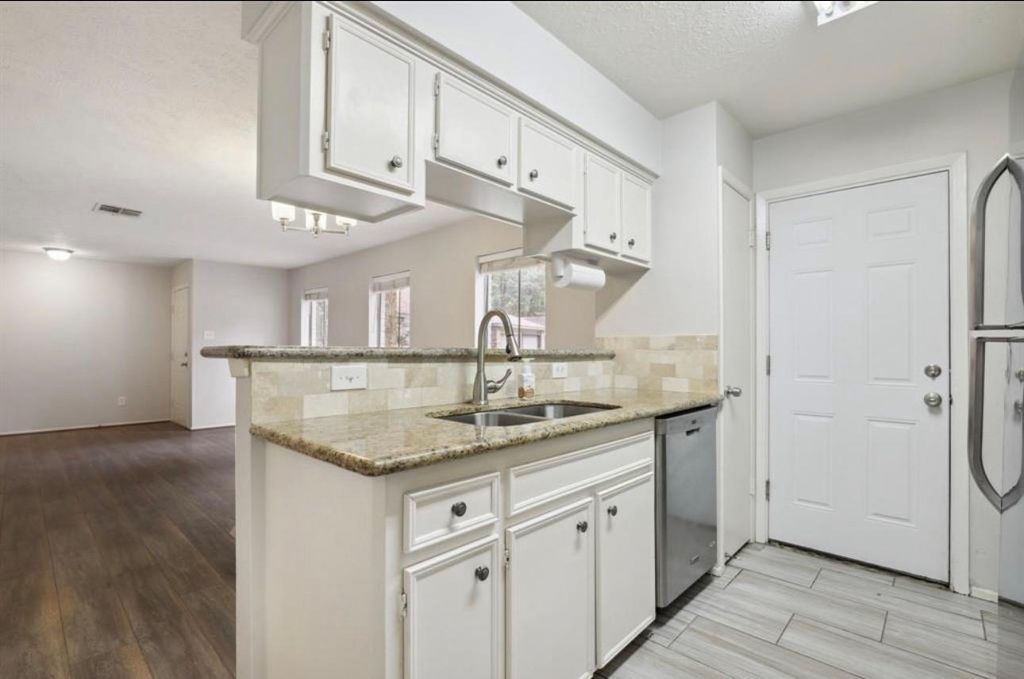 Photo of 24 E Bigelow Oak Court, The Woodlands, TX 77381 (MLS # 59162297)