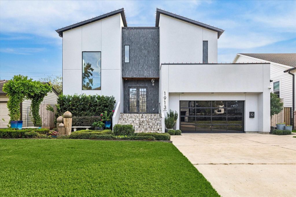 Photo of 1913 Du Barry Lane, Houston, TX 77018 (MLS # 98447191)