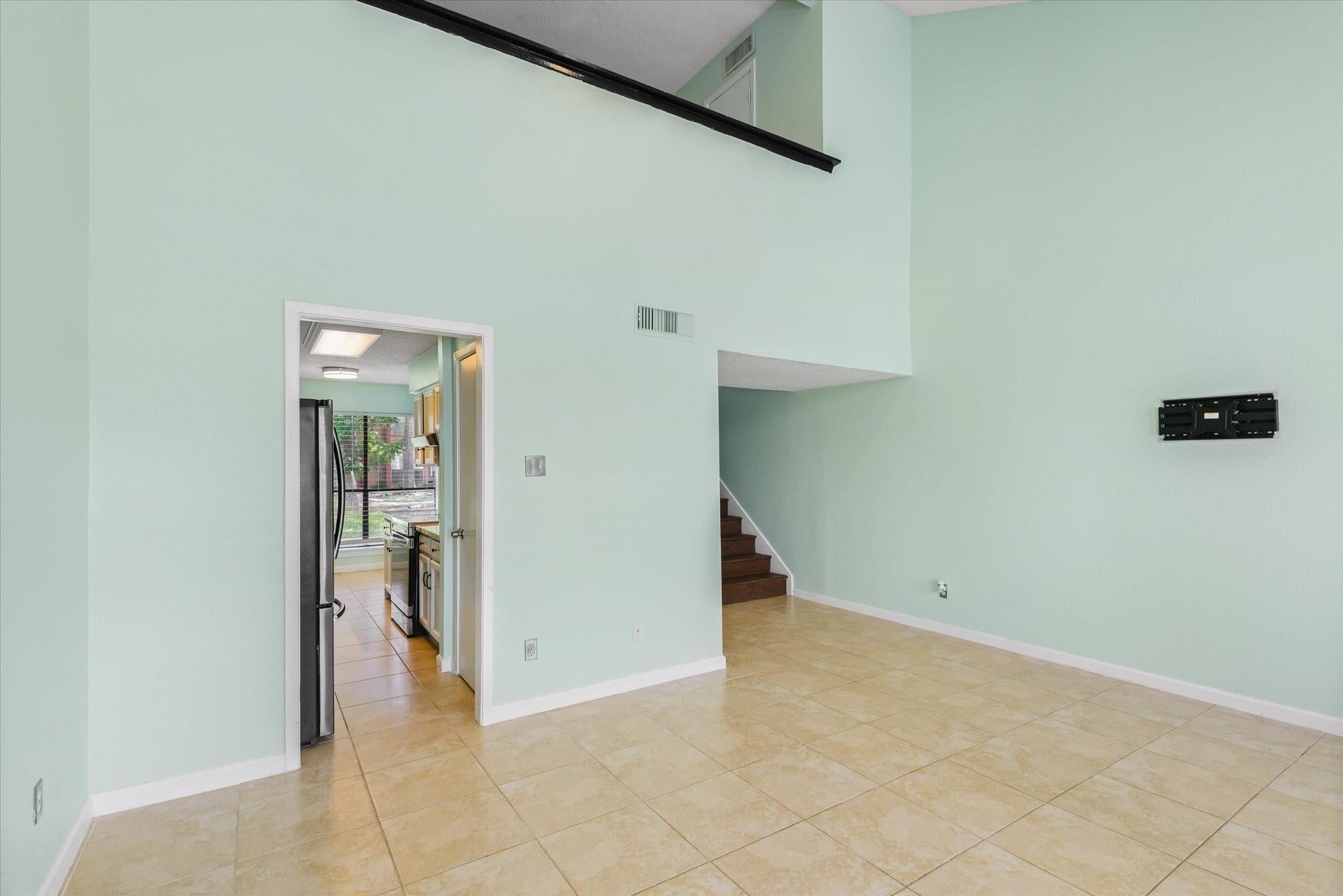 2425 Miramar Court 2425