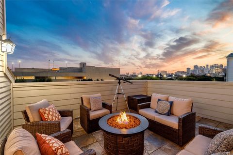 Photo of 808 Paige Street, Houston, TX 77003 (MLS # 91550269)