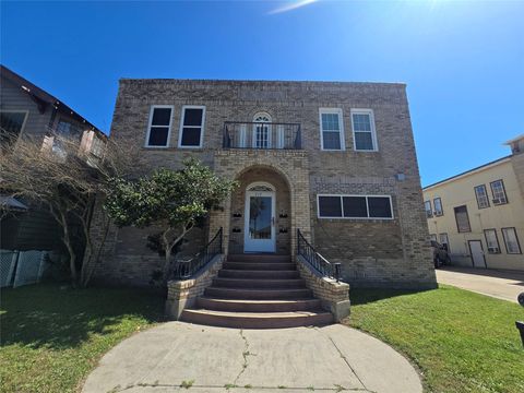 Photo of 717 Broadway #3, Galveston, TX 77550 (MLS # 60272841)