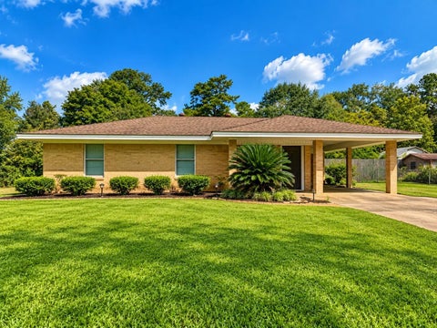 Homes For Sale - 1815 Lee Miller Road<br/> Silsbee, TX 77656