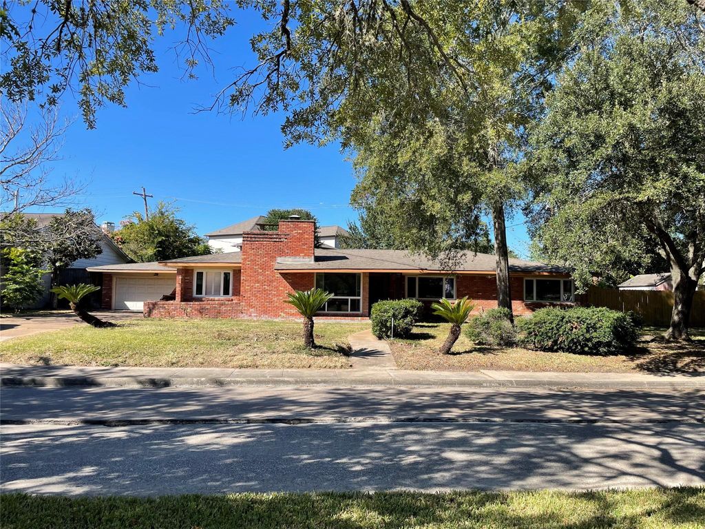 Photo of 3510 N Braeswood Boulevard, Houston, TX 77025 (MLS # 28280277)