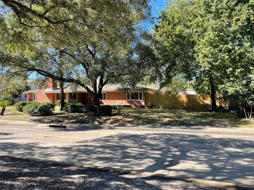 Photo of 3510 N Braeswood Boulevard, Houston, TX 77025 (MLS # 28280277)