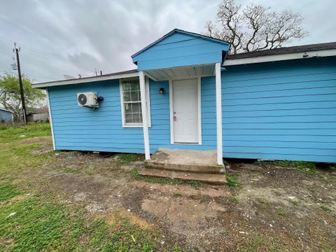Photo of 1014 W 5th Street #2, Freeport, TX 77541 (MLS # 45764565)