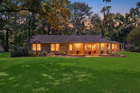 Photo of 70 Oak Leaf Drive, Huffman, TX 77336 (MLS # 36308642)