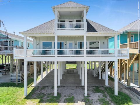 Photo of 1215 Gulf Road, Crystal Beach, TX 77650 (MLS # 90920183)