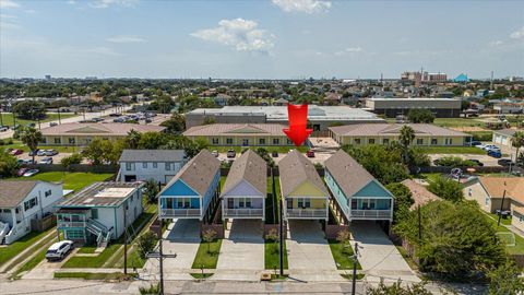 Photo of 2305 67th Street, Galveston, TX 77551 (MLS # 26373918)