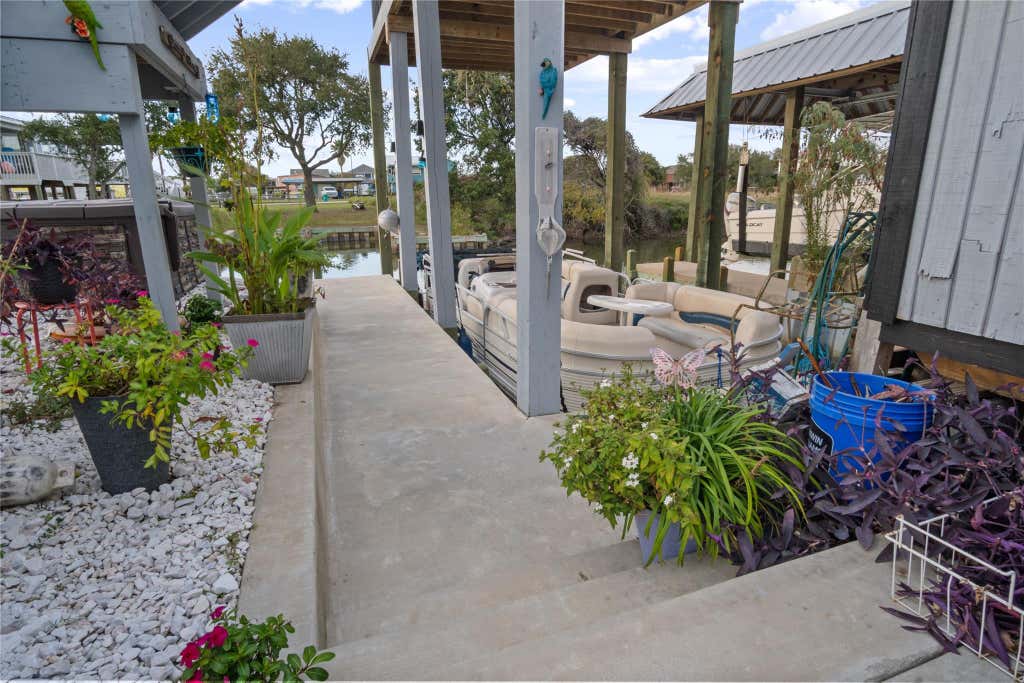 Photo of 1129 Prides Lane, Bolivar Peninsula, TX 77650 (MLS # 10698036)