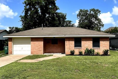 Photo of 2218 Silverbonnet Street, Houston, TX 77055 (MLS # 17707087)