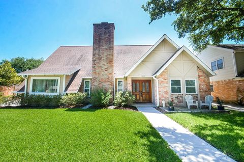 Photo of 1511 Holly River Drive, Houston, TX 77077 (MLS # 85200437)