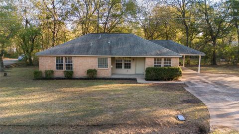 Photo of 408 Cousart Street, Lufkin, TX 75901 (MLS # 89017310)