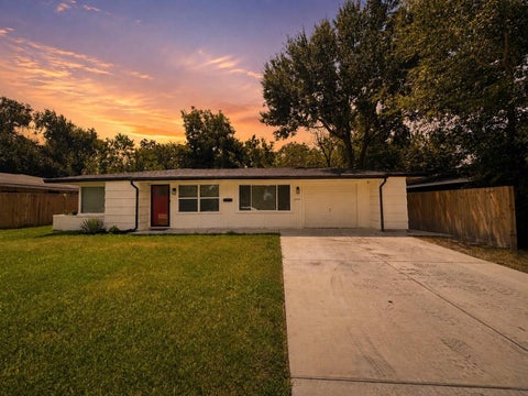 Photo of 6010 Ridgeway Drive, Houston, TX 77033 (MLS # 7623829)