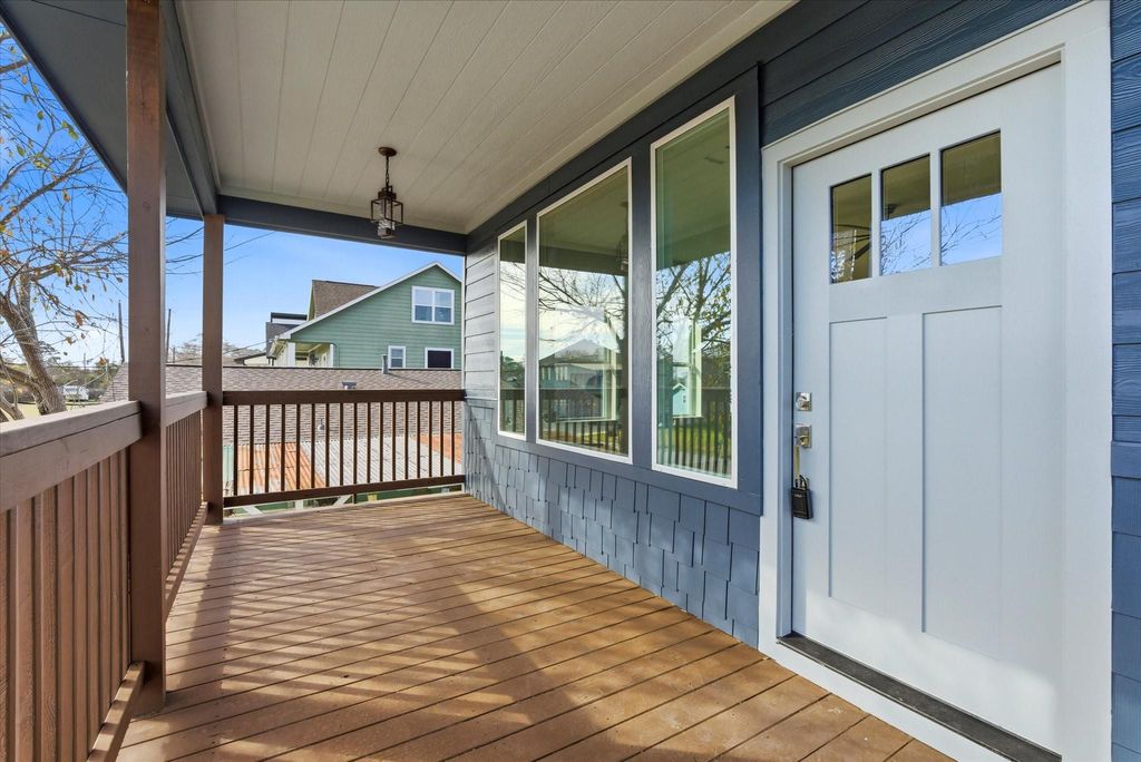 Photo of 214 S Y Street, La Porte, TX 77571 (MLS # 31471547)