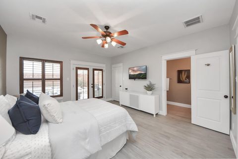 Tiny photo for 5605 Darling Street, Houston, TX 77007 (MLS # 31376232)