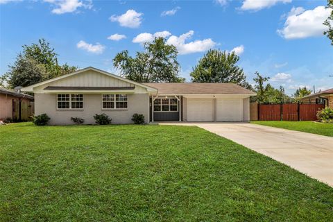 Photo of 13206 Hollypark Drive, Houston, TX 77015 (MLS # 40304532) Photo of 13206 Hollypark Drive, Houston, TX 77015 (MLS # 40304532)