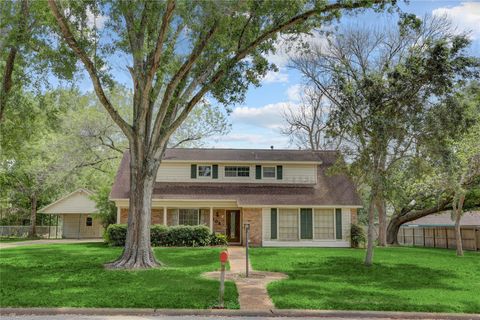 Photo of 105 Ridgemont Drive, Alvin, TX 77511 (MLS # 17113957)