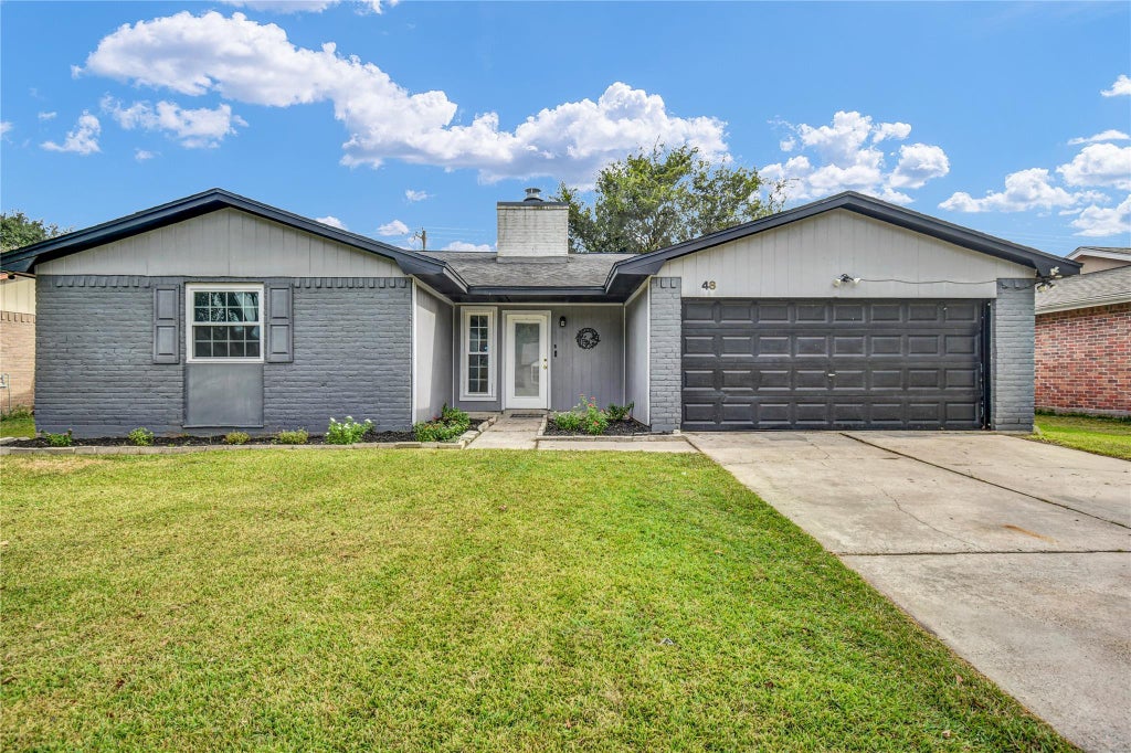 Photo of 48 Ranch House Loop, Angleton, TX 77515 (MLS # 61273673)