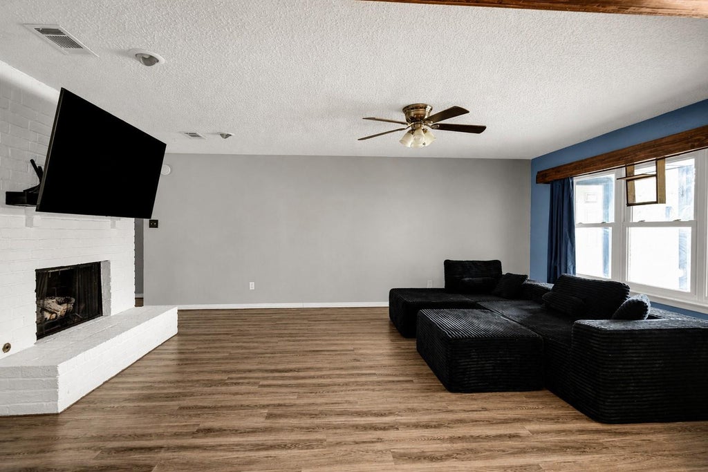 Photo of 48 Ranch House Loop, Angleton, TX 77515 (MLS # 61273673)