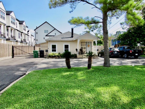 Photo of 1126 W 22nd Street, Houston, TX 77008 (MLS # 7644259)