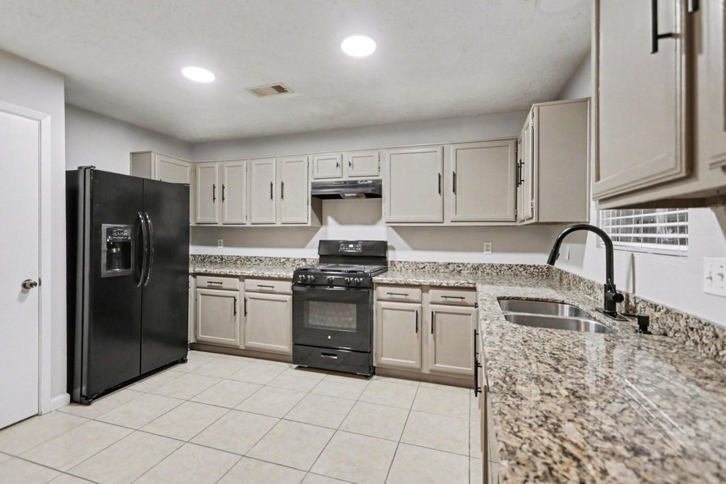 Photo of 2450 Blackridge Road, Houston, TX 77067 (MLS # 2097492)