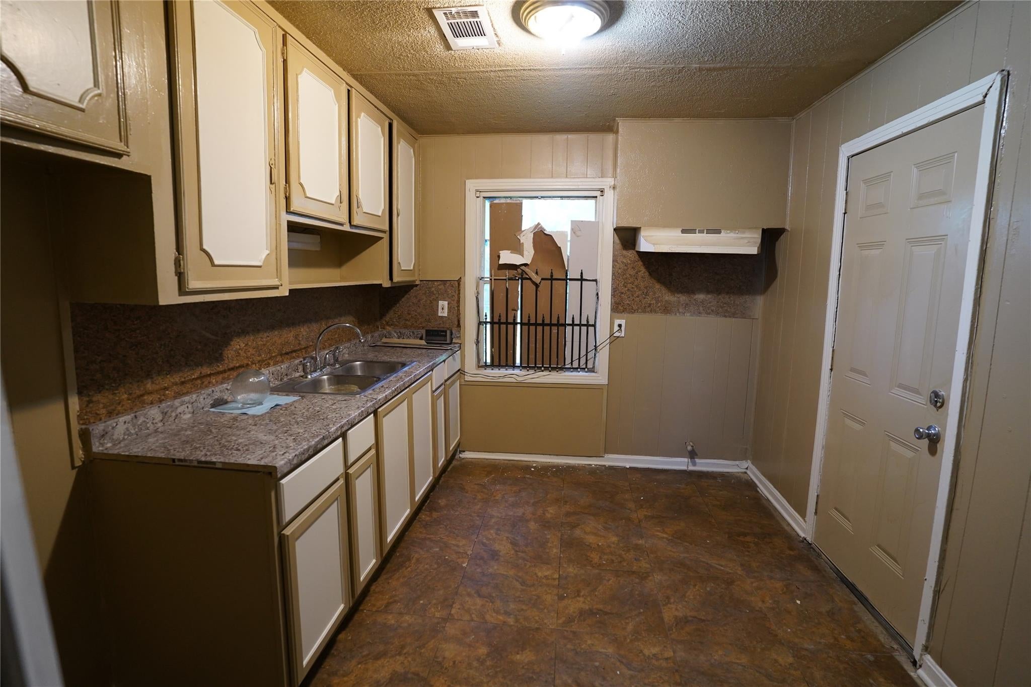 2506 10th Street