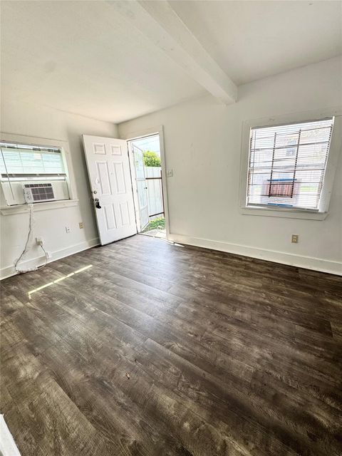 Photo of 910 N Cesar Chavez Blvd #1, Houston, TX 77011 (MLS # 82348839)